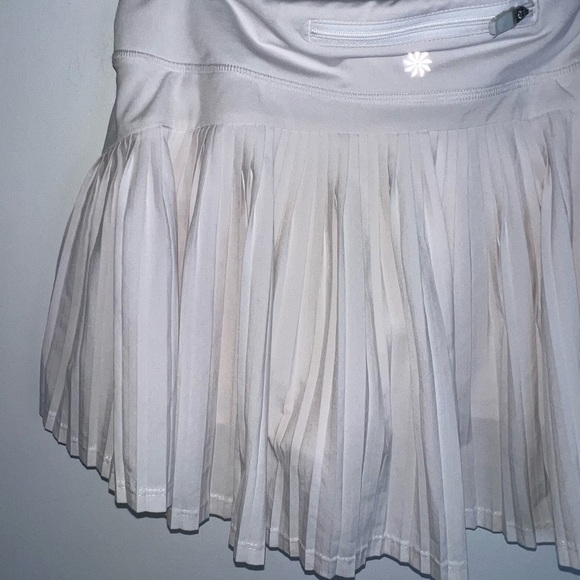 ATHLETA GIRL WHITE PLEATED BACK SKORT GIRLS XL - Picture 11 of 11